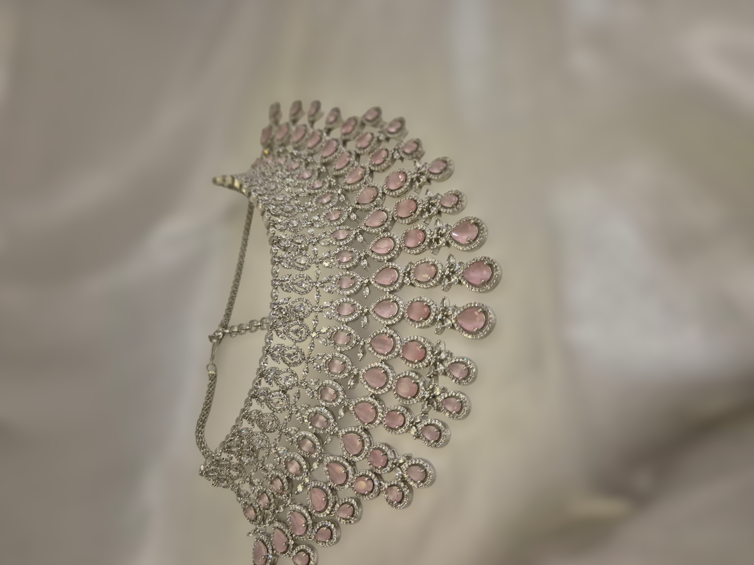 Hiraola's Product Image